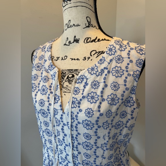 Vineyard Vines Blue White Embroidered Cotton Blouse Tunic Top Size M |Tassel Tie - Picture 3 of 9